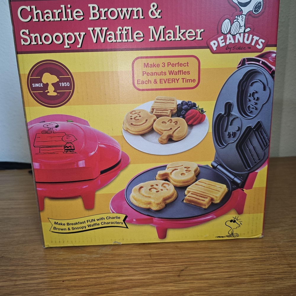 Peanuts Pink Charlie Brown & Snoopy Character Waffle Maker